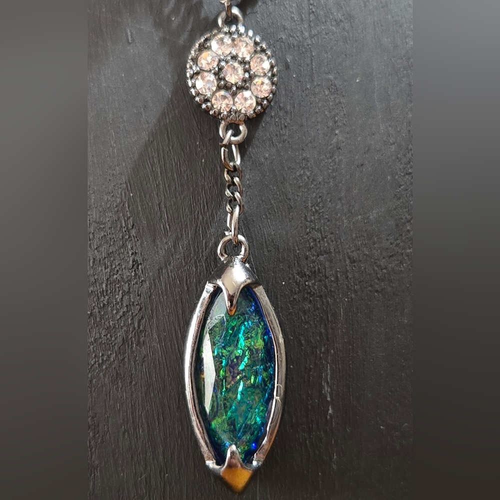 "Simply Vera Vera Wang" layered necklace with dichroic glass cabochon pendant. - Picture 4 of 7